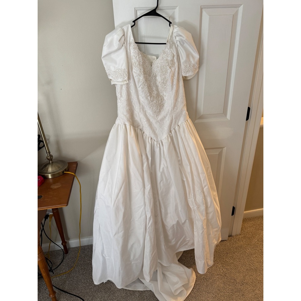Vintage Fred Angelo Wedding Dress 80s Lace Beaded Puff Sleeve Ball Gown LB-809